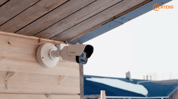 Tonttulan vierailijakeskuksen seinällä CERTEGOn asentama valvontakamera