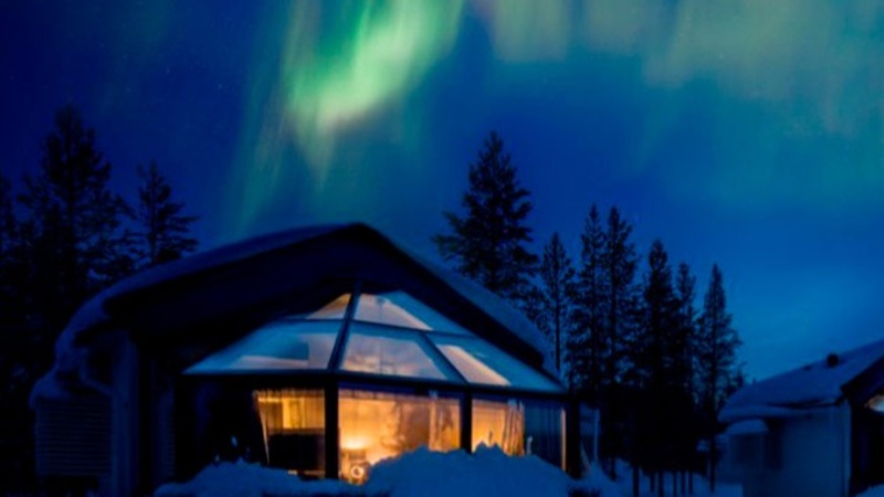 igloos-aurora-borealis-1