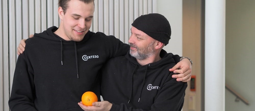 Other-certegoSE-bilder-jobb-karriar-nya-sakerhetstekniker-team-certego-apelsin
