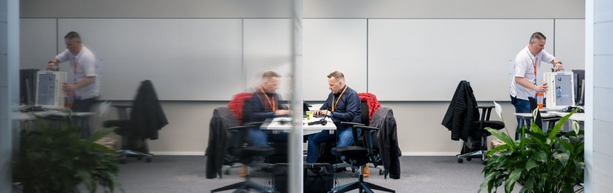 Paras työnantaja, ihmisiä työskentelemässä toimistolla.